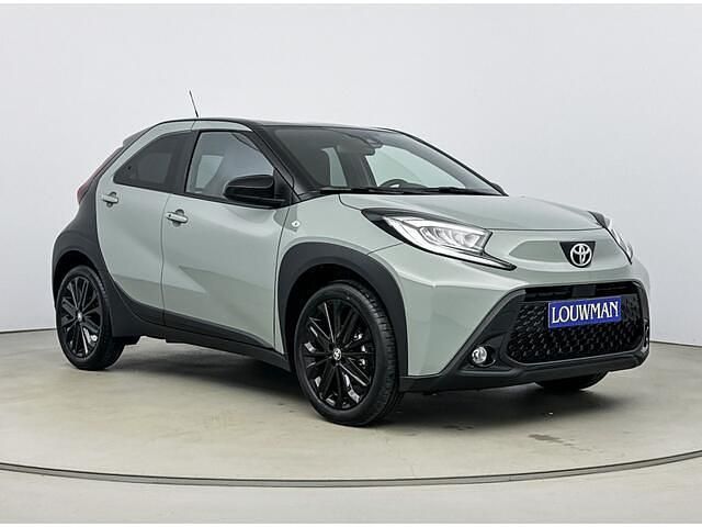 Groen Nieuw 2025 Toyota Aygo X Premium SUV | € 26.994 - Afbeelding 1/4