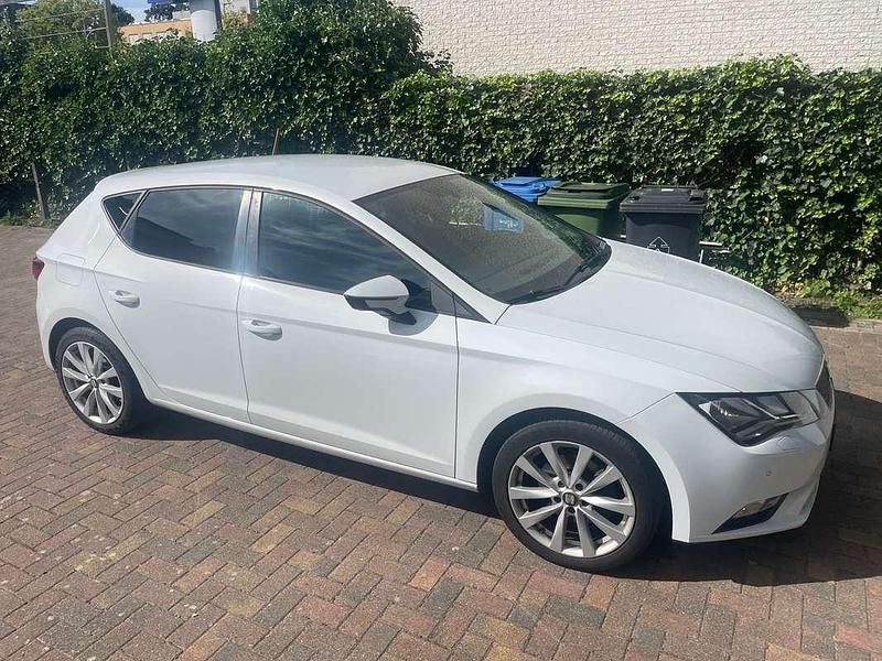 Wit Gebruikt 2015 Seat Leon Style Stationwagen | € 9.250 (Eerlijke prijs) - Afbeelding 1/1