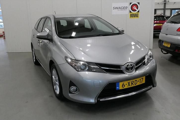 Grijs Occasion 2014 Toyota Auris Stationwagen | € 10.495 (Eerlijke prijs) - Afbeelding 1/4