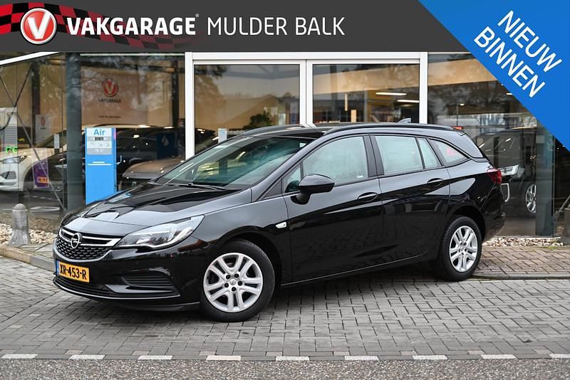 Zwart Occasion 2019 Opel Astra Edition Stationwagen | € 11.695 (Eerlijke prijs) - Afbeelding 1/4