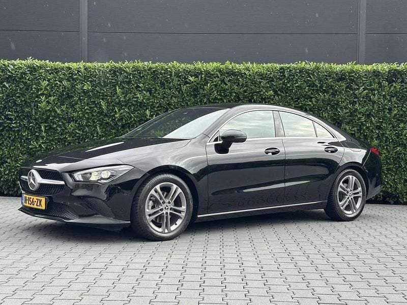 Zwart Gebruikt 2020 Mercedes CLA180 Business Sedan | € 22.950 (Super prijs) - Afbeelding 1/4