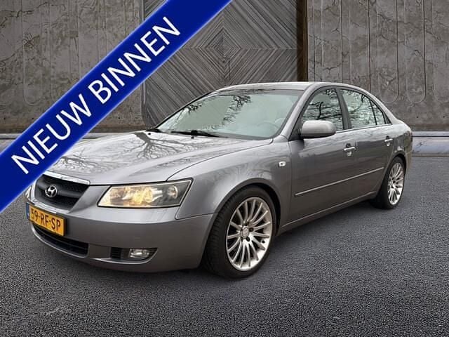Grijs (metallic) Gebruikt 2005 Hyundai Sonata Dynamiq Sedan | € 3.950 - Afbeelding 1/4