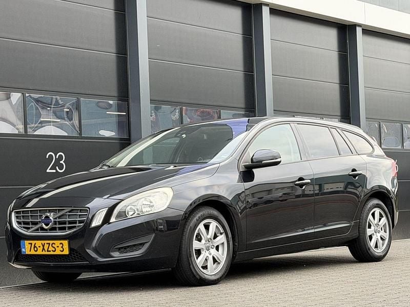 Zwart Occasion 2012 Volvo V60 Stationwagen | € 3.950 (Goede deal) - Afbeelding 1/4