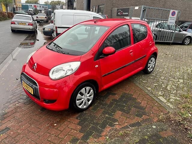 Rood (metallic) Gebruikt 2009 Citroën C1 Hatchback | € 1.850 (Super prijs) - Afbeelding 1/4