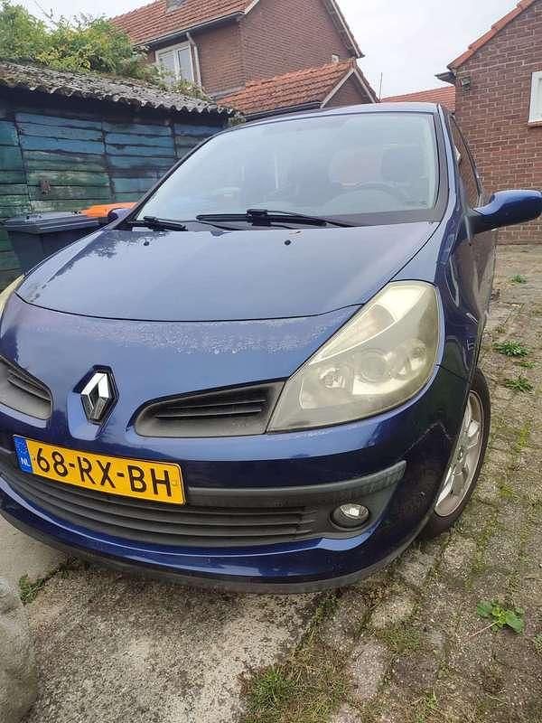 Blauw Occasion 2005 Renault Clio II Hatchback | € 700 (Super prijs) - Afbeelding 1/4