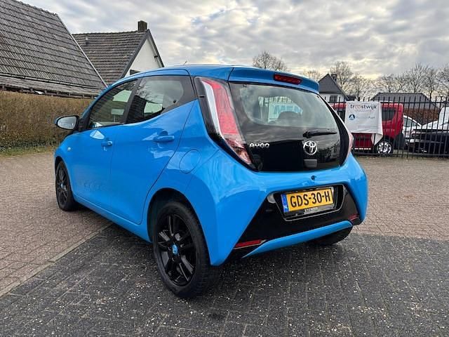 Occasion Toyota Aygo X-cite 69 PK (50 kW) 2017 Blauw Hatchback