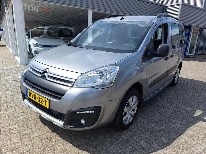 Grijs, metallic lak Gebruikt 2018 Citroën Berlingo XTR MPV | € 11.950 (Super prijs) - Afbeelding 1/4