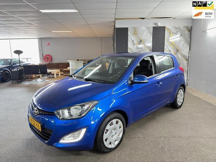 Blauw (metallic) Occasion 2013 Hyundai i20 Hatchback | € 4.995 (Eerlijke prijs) - Afbeelding 1/4