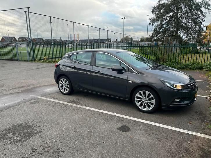 Grijs Gebruikt 2015 Opel Astra Business Hatchback | € 3.999 (Goede deal) - Afbeelding 1/4