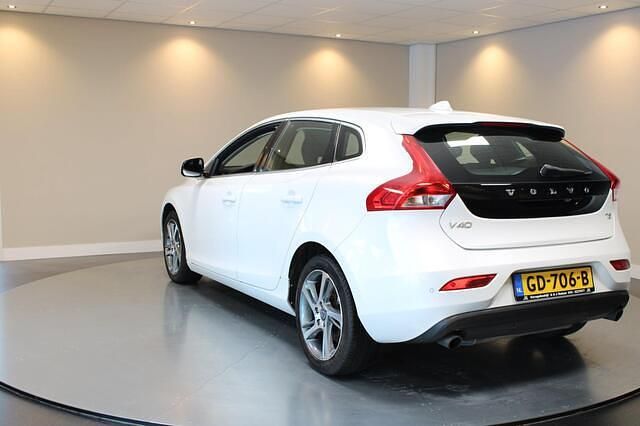 Occasion Volvo V40 Momentum 120 PK (88 kW) 2015 Wit (metallic) Hatchback