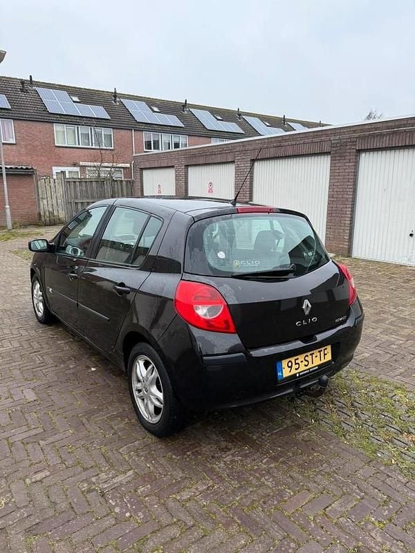 Occasion 2006 Renault Clio R.S. Hatchback | € 2.750 (Eerlijke prijs) - Afbeelding 1/4