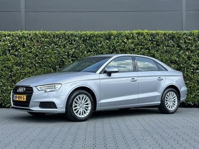 Grijs Gebruikt 2016 Audi A3 Proline Sedan | € 13.950 (Goede deal) - Afbeelding 1/4