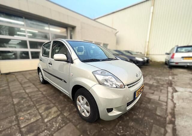 Occasion Daihatsu Sirion 69 PK (50 kW) 2007 Beige Hatchback