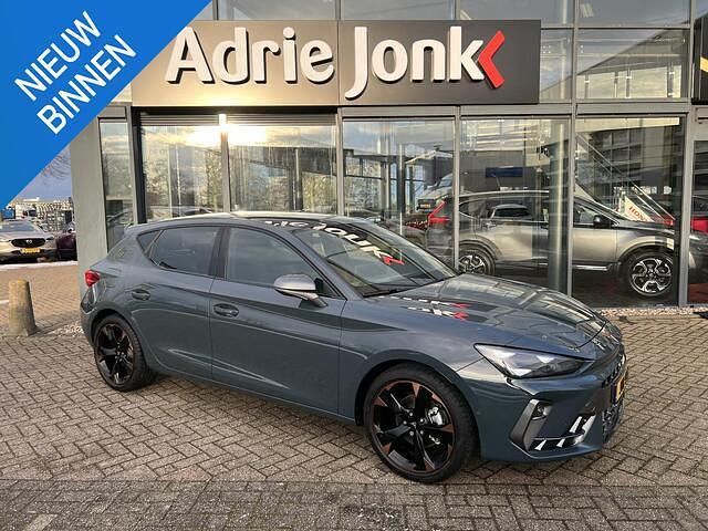 Blauw Occasion 2025 Cupra Leon Hatchback | € 33.439 (Eerlijke prijs) - Afbeelding 1/4