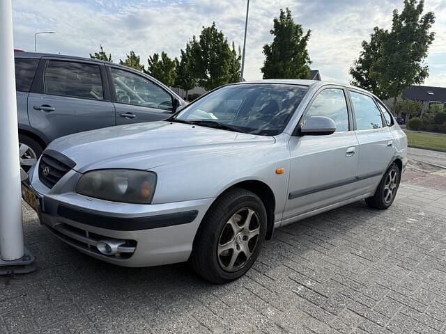 Grijs Gebruikt 2004 Hyundai Elantra Dynamiq Hatchback | € 950 - Afbeelding 1/3