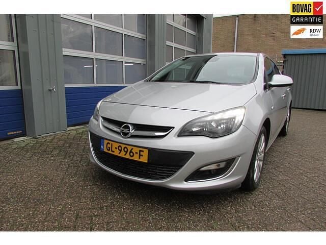 Grijs Occasion 2013 Opel Astra Cosmo Hatchback | € 7.950 (Eerlijke prijs) - Afbeelding 1/4