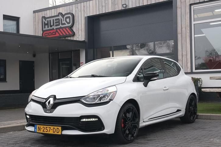 Wit Occasion 2015 Renault Clio IV R.S. Hatchback | € 10.950 (Goede deal) - Afbeelding 1/4