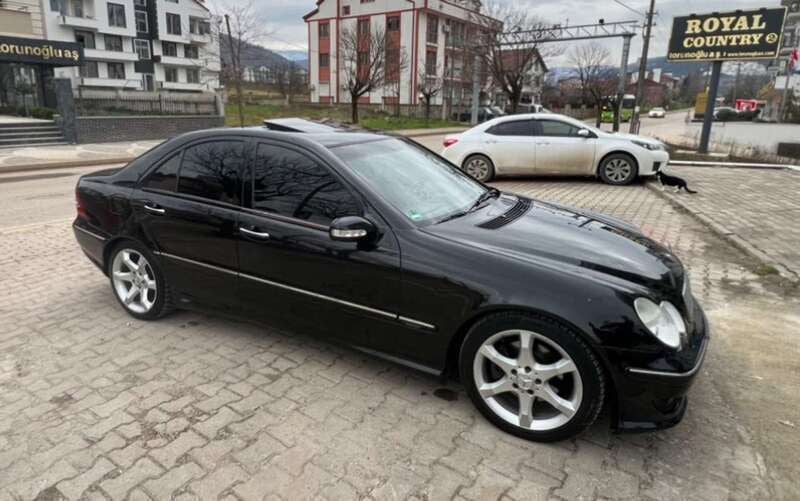 Zwart Gebruikt 2002 Mercedes C270 AMG Sedan | € 8.950 - Afbeelding 1/3