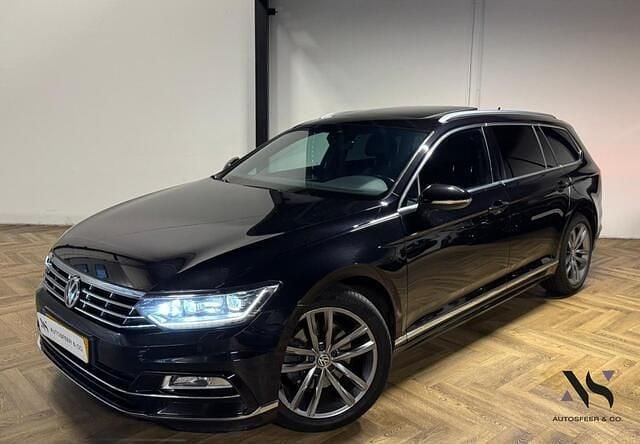 Zwart (metallic) Occasion 2019 VW Passat Highline Stationwagen | € 16.940 (Iets duurder) - Afbeelding 1/4