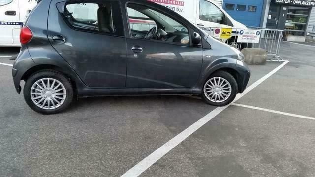 Occasion Toyota Aygo 68 PK (50 kW) 2008 Grijs Hatchback