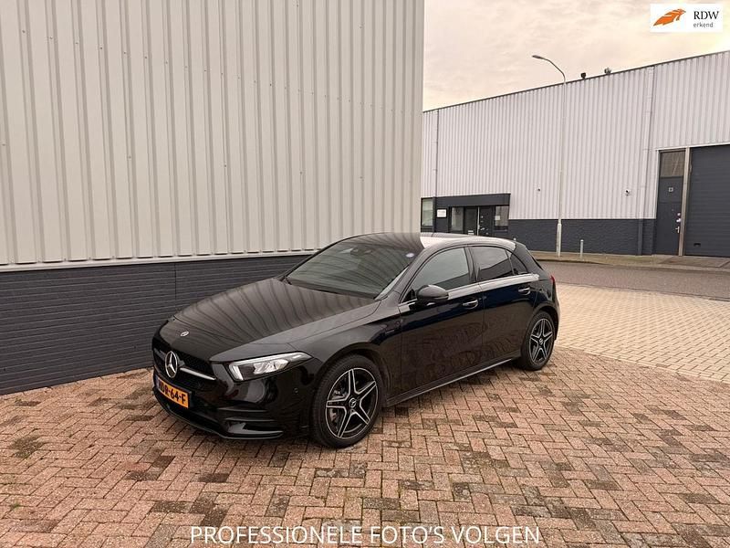 Zwart Gebruikt 2020 Mercedes A250 AMG Hatchback | € 22.950 (Goede deal) - Afbeelding 1/3