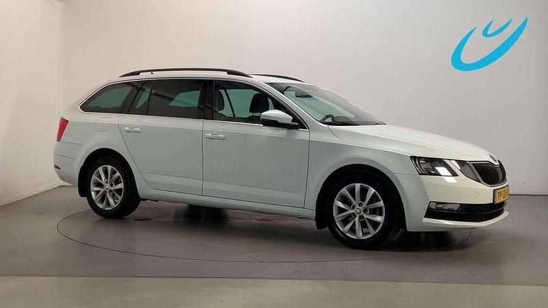 Wit Occasion 2017 Skoda Octavia Business Line Stationwagen | € 10.400 (Eerlijke prijs) - Afbeelding 1/3