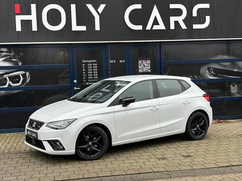 Wit Occasion 2017 Seat Ibiza Business Hatchback | € 14.995 (Eerlijke prijs) - Afbeelding 1/4
