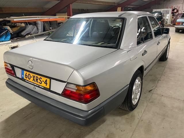 Occasion Mercedes E230 132 PK (97 kW) 1987 Grijs Sedan