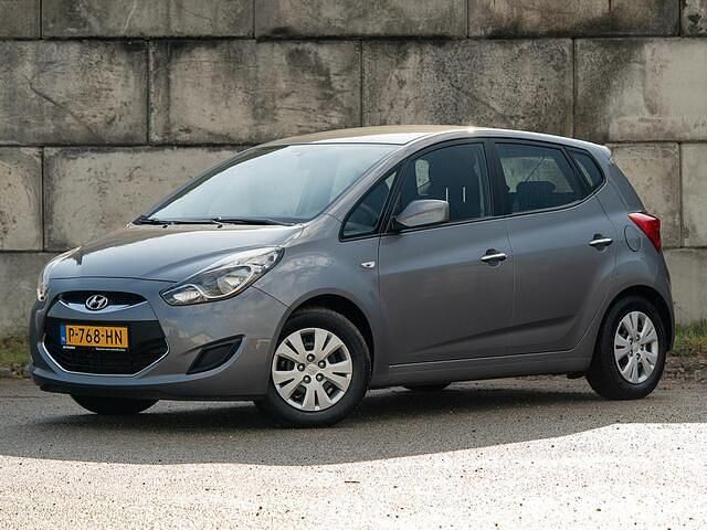 Grijs Gebruikt 2012 Hyundai ix20 MPV | € 6.995 (Goede deal) - Afbeelding 1/4