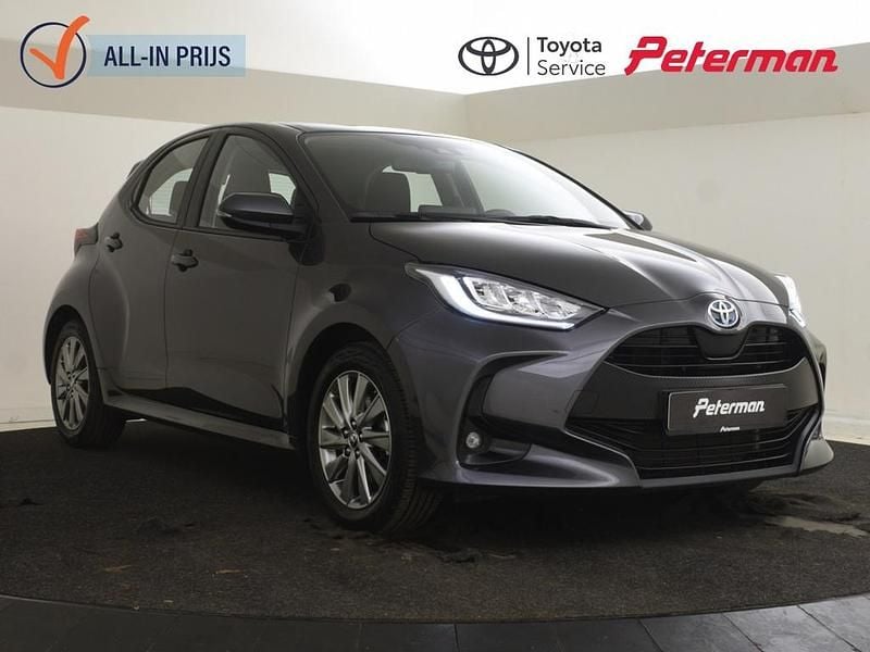 Grijs Gebruikt 2024 Toyota Yaris Hatchback | € 22.999 (Eerlijke prijs) - Afbeelding 1/4