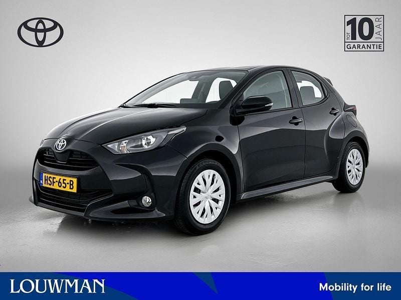 Zwart Gebruikt 2024 Toyota Yaris Hybrid Active Hatchback | € 23.950 (Eerlijke prijs) - Afbeelding 1/3