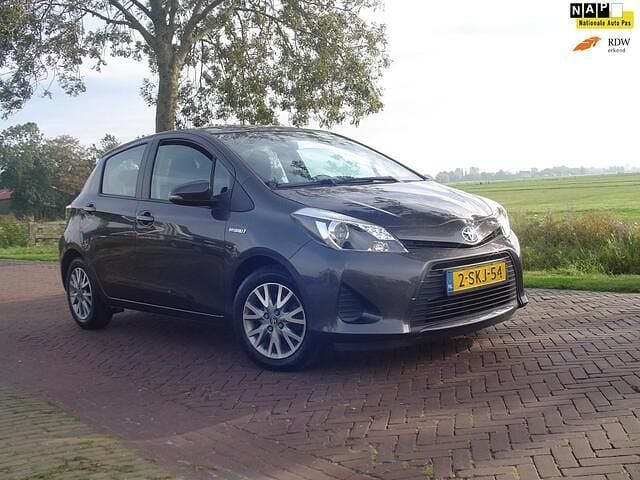 Grijs Gebruikt 2013 Toyota Yaris Hatchback | € 10.850 (Eerlijke prijs) - Afbeelding 1/4
