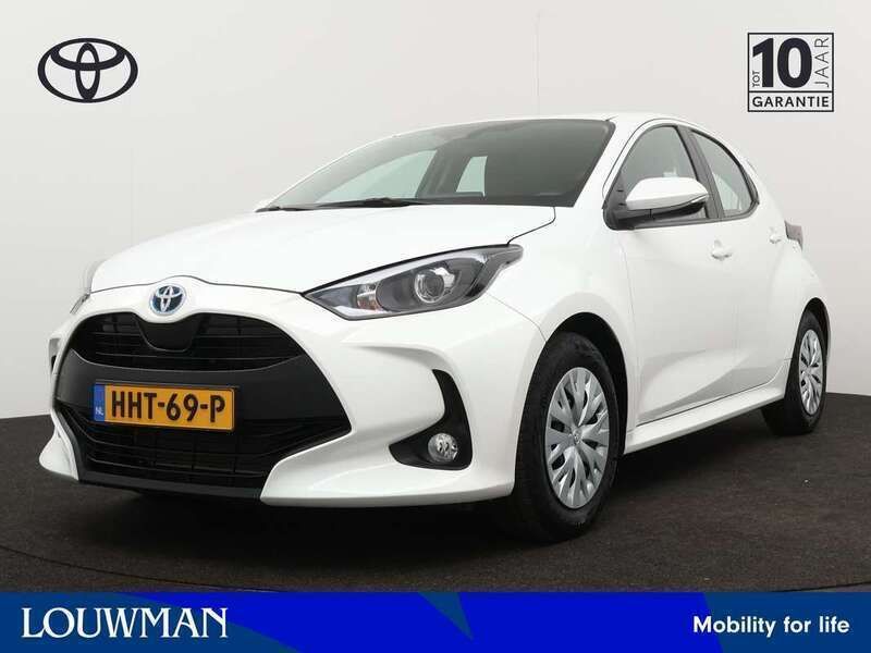 Wit Gebruikt 2024 Toyota Yaris Active Hatchback | € 23.745 (Eerlijke prijs) - Afbeelding 1/3