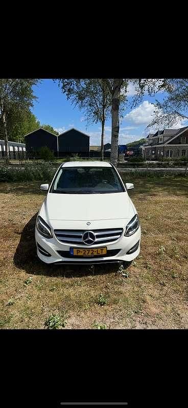 Gebruikt 2015 Mercedes B200 MPV | € 10.000 (Super prijs) - Afbeelding 1/4
