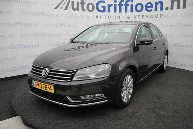 Bruin Gebruikt 2012 VW Passat Comfortline Sedan | € 5.490 (Eerlijke prijs) - Afbeelding 1/4
