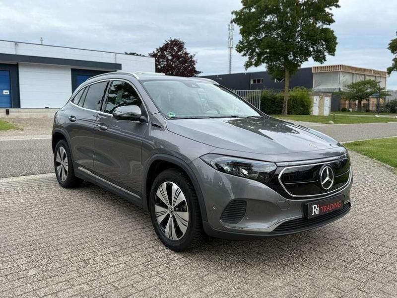 Grijs Gebruikt 2021 Mercedes EQA250 Electric Art SUV | € 28.995 - Afbeelding 1/4