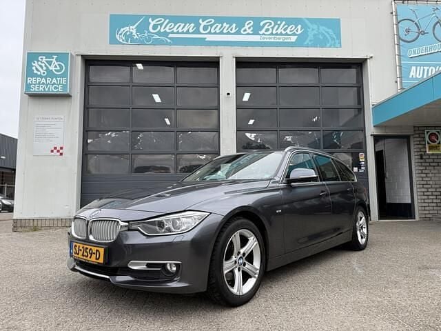 Grijs Occasion 2013 BMW 318 M Sport Stationwagen | € 6.959 (Super prijs) - Afbeelding 1/4