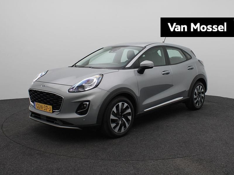 Grijs, metallic lak Gebruikt 2024 Ford Puma Titanium SUV | € 24.745 (Iets duurder) - Afbeelding 1/4