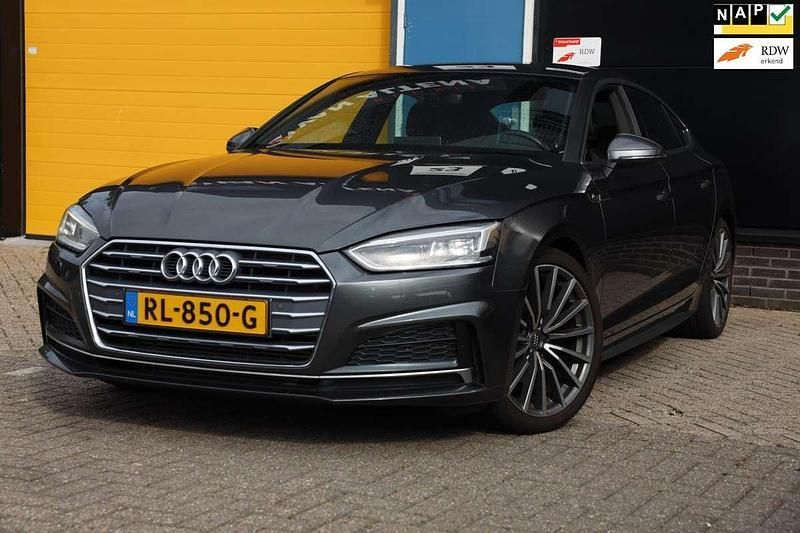 Grijs, metallic lak Gebruikt 2018 Audi A5 S-Line Coupé | € 29.850 (Iets duurder) - Afbeelding 1/4