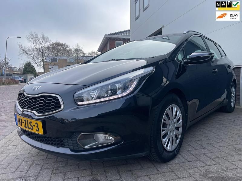Zwart Occasion 2013 Kia Ceed Plus Hatchback | € 7.950 (Eerlijke prijs) - Afbeelding 1/4