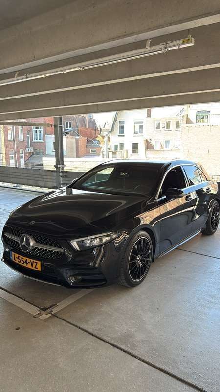 Zwart Gebruikt 2020 Mercedes A200 Premium Plus Stationwagen | € 24.999 (Eerlijke prijs) - Afbeelding 1/4