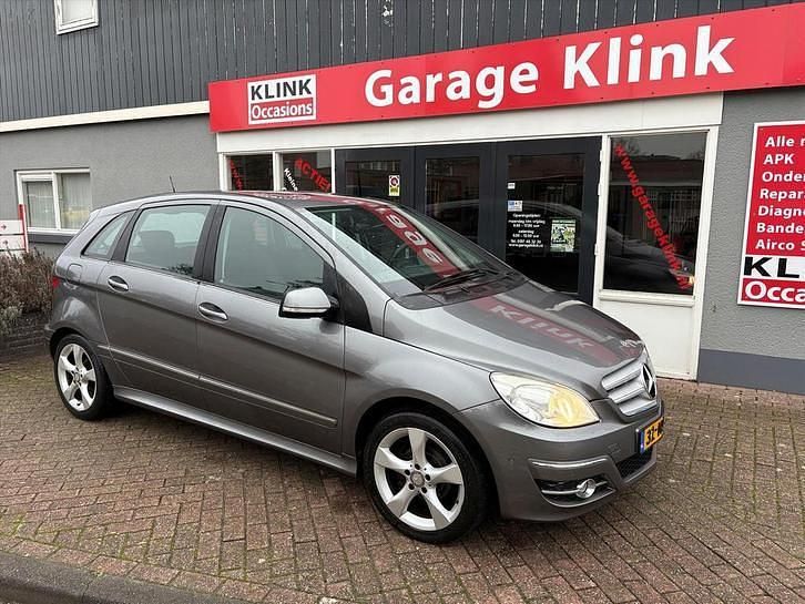 Grijs (metallic) Gebruikt 2010 Mercedes B180 MPV | € 4.900 (Goede deal) - Afbeelding 1/4