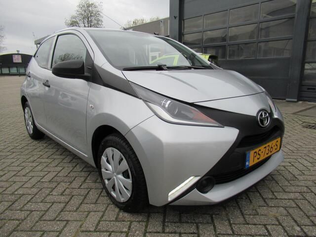 Occasion Toyota Aygo 69 PK (50 kW) 2017 Grijs Hatchback