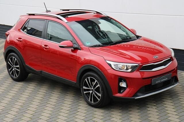 Rood (metallic) Gebruikt 2017 Kia Stonic SUV | € 14.445 (Eerlijke prijs) - Afbeelding 1/4