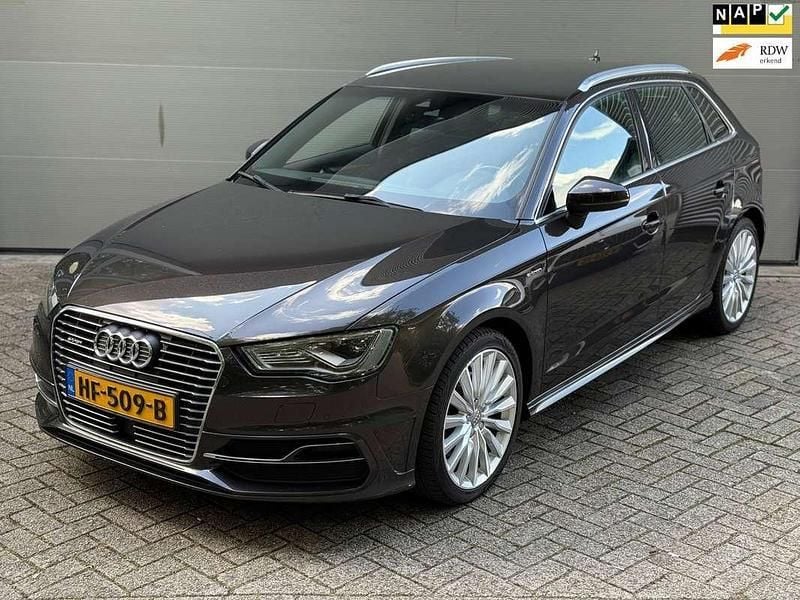 Bruin, metallic lak Gebruikt 2015 Audi A3 Sportback e-tron Ambition Sedan | € 12.449 (Eerlijke prijs) - Afbeelding 1/4