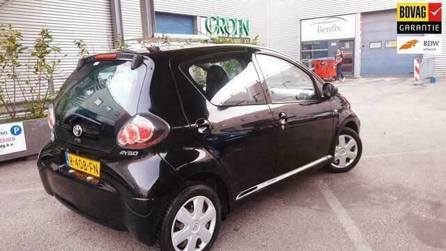 Zwart Gebruikt 2010 Toyota Aygo Hatchback | € 3.899 (Eerlijke prijs) - Afbeelding 1/4