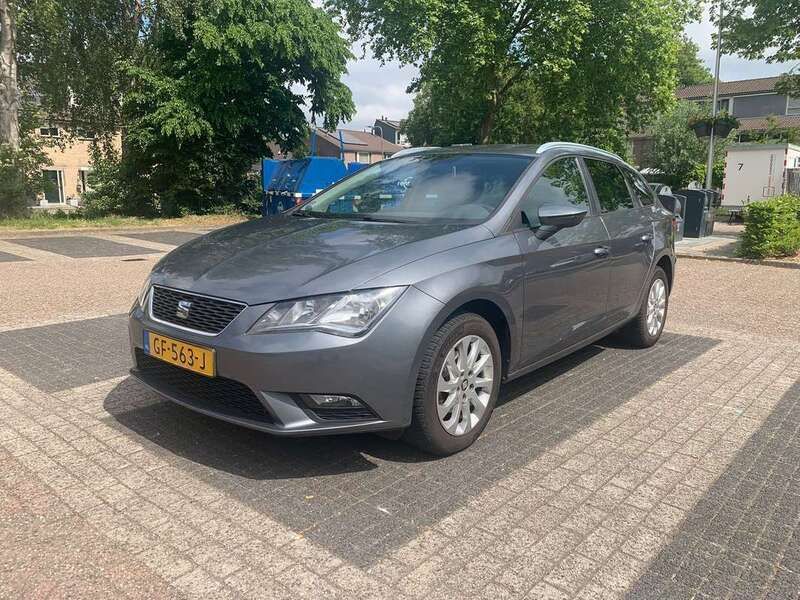 Grijs Gebruikt 2015 Seat Leon ST Style Stationwagen | € 9.950 - Afbeelding 1/4