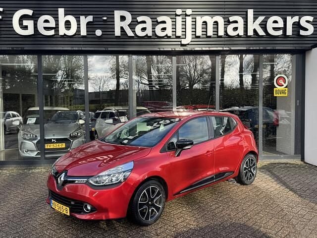 Rood Gebruikt 2015 Renault Clio IV Expression Hatchback | € 4.900 (Eerlijke prijs) - Afbeelding 1/4