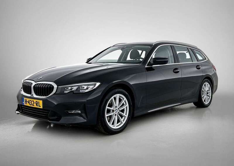 Zwart Gebruikt 2020 BMW 320 Executive Stationwagen | € 24.695 (Goede deal) - Afbeelding 1/4