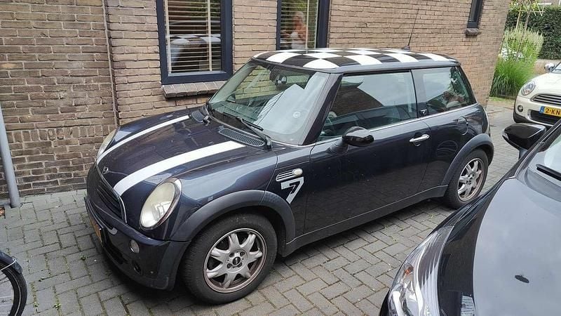Zwart Gebruikt 2006 Mini ONE Seven Hatchback | € 2.500 (Eerlijke prijs) - Afbeelding 1/4